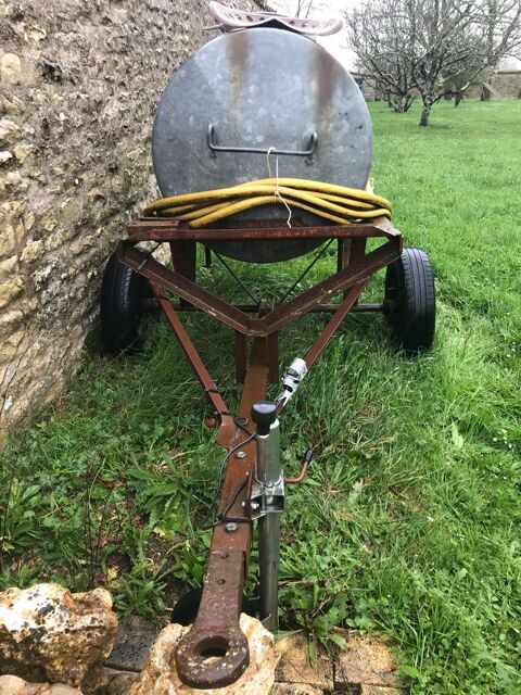 Tonne � eau �quip�e 600 litres 800 Pioussay (79)