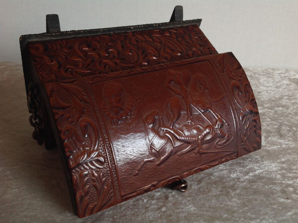 BOITE ANCIENNE ENN BOIS RECOUVERTE CUIR/SIMILI RELIEF Envoi Possibl Décoration