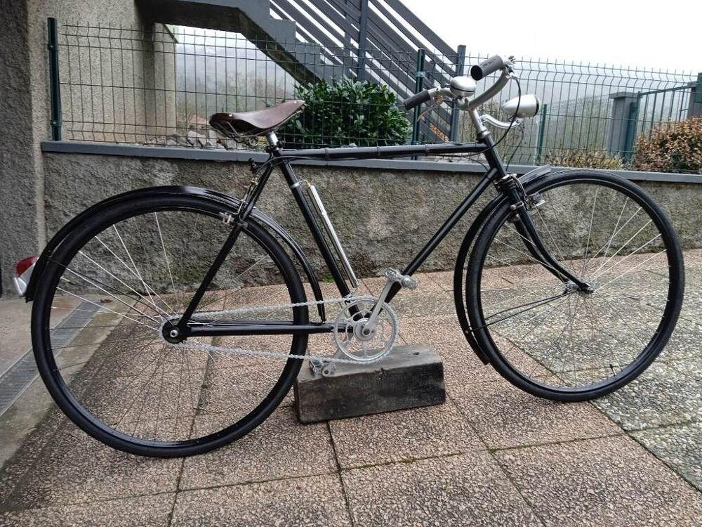 V&eacute;lo vintage ann&eacute;e 1900 enti&egrave;rement refait
Vélos