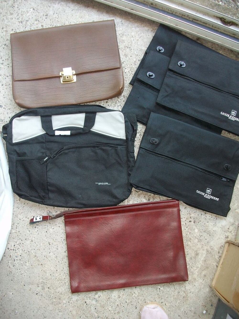 Sacoches ou Sacs Besace Porte-documents Maroquinerie