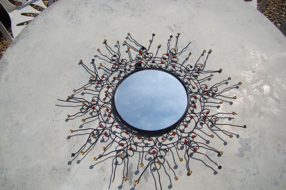 Miroir rond soleil 
Décoration