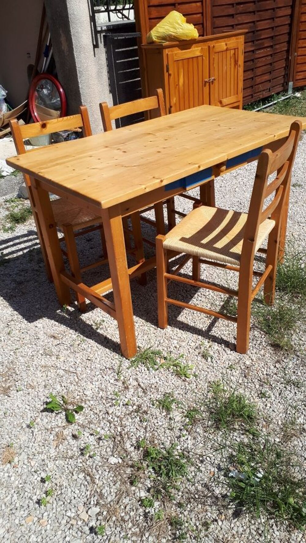Table de cuisine avec 4 chaises Meubles