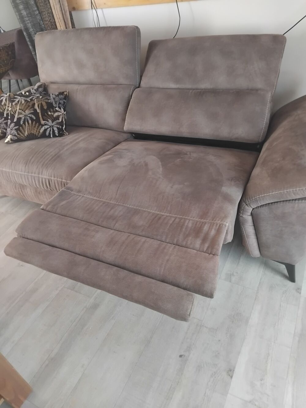 Canap&eacute; relax tissu taupe 860€ Meubles