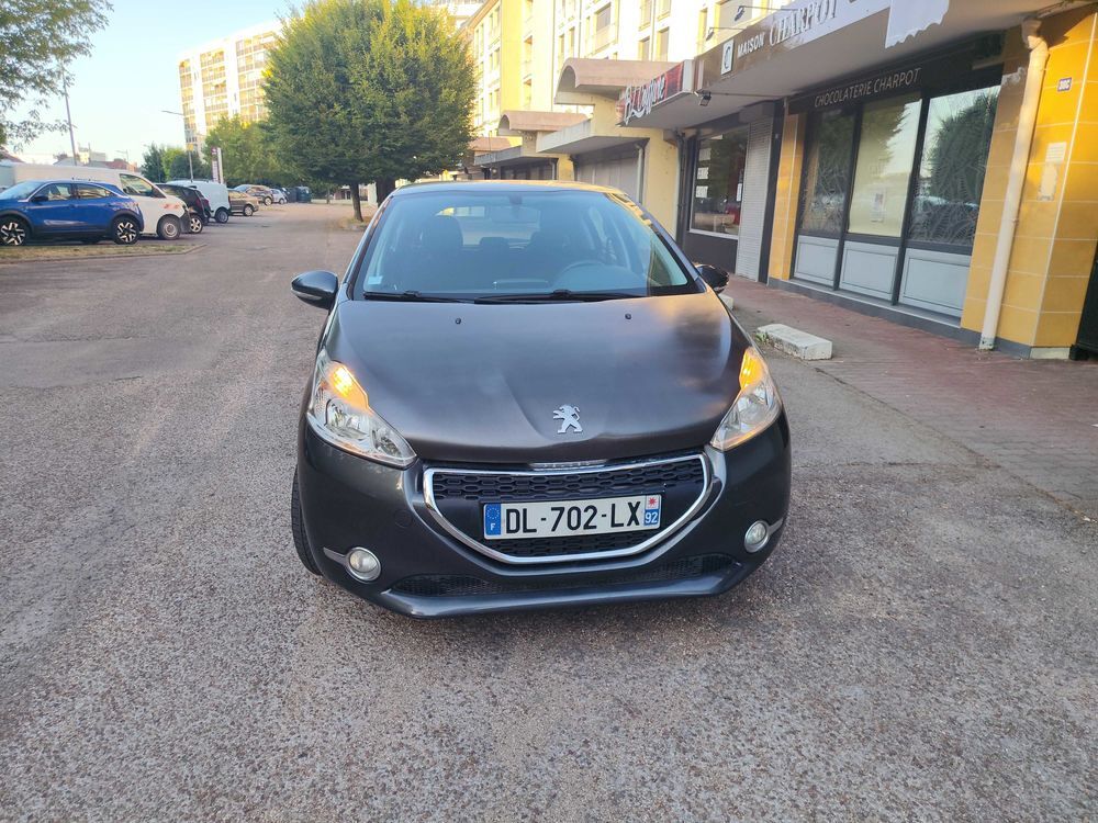 208 1.2 e-VTi 82ch BMP5 Active 2014 occasion 10000 Troyes