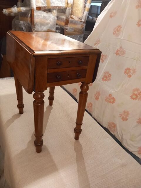 Table ancienne � deux abattants 250 Paris 9 (75)