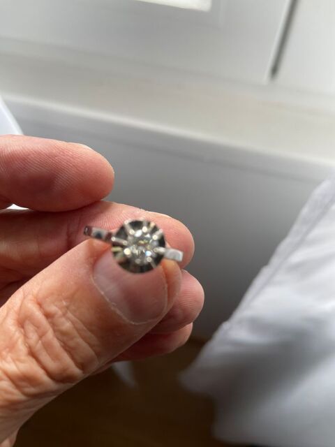 Bague solitaire 0,55 carats monte sur bague or blanc. 950 Saint-Bonnet-prs-Bort (19)