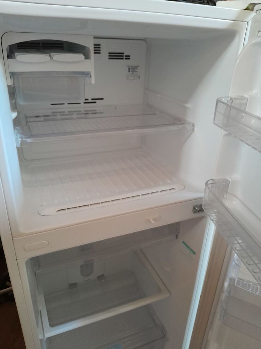 R&eacute;frig&eacute;rateur cong&eacute;lateur 284 litres Electroménager