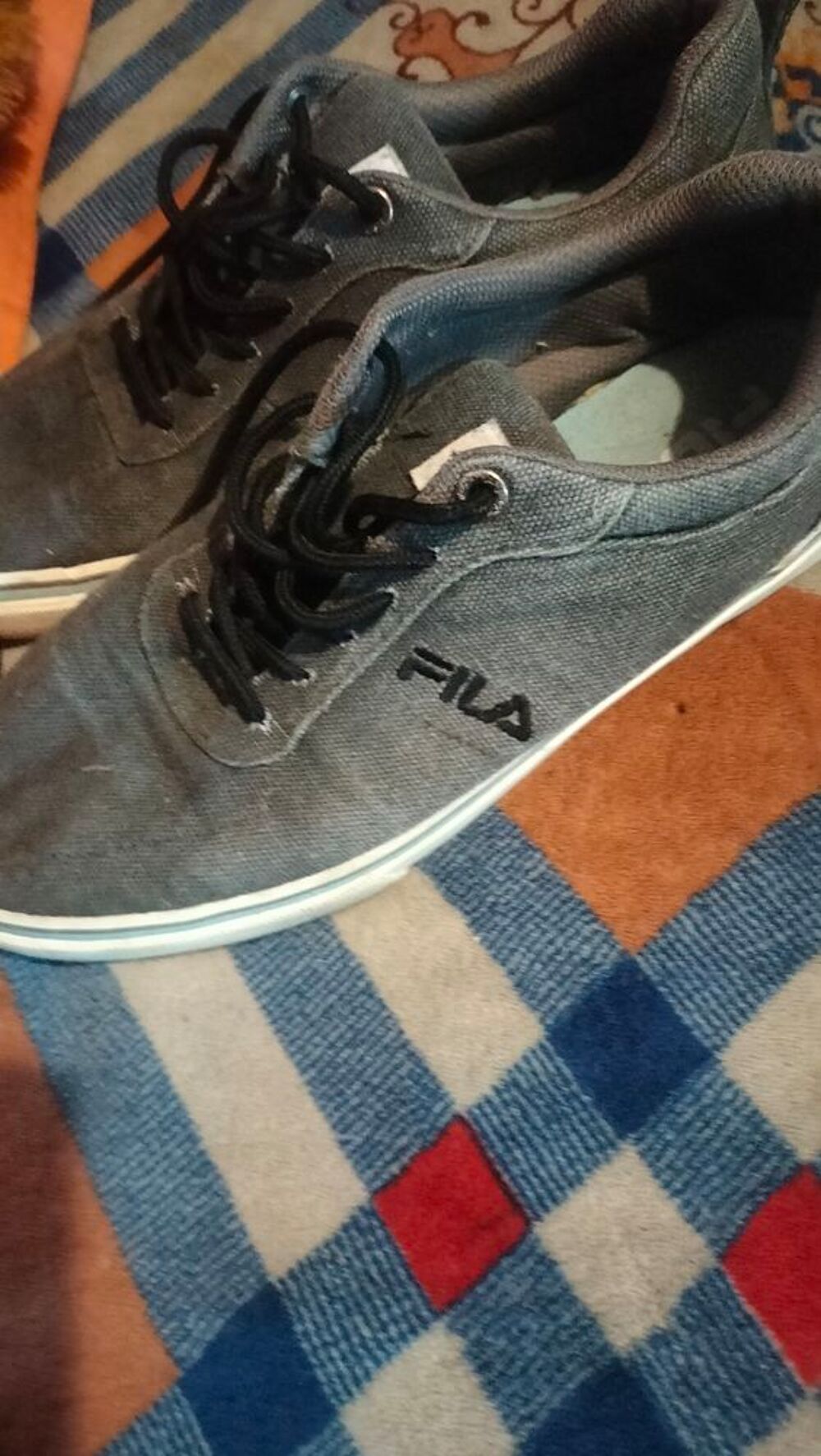 Basket Fila toile pointure 42 tr&egrave;s bon &eacute;tat Chaussures