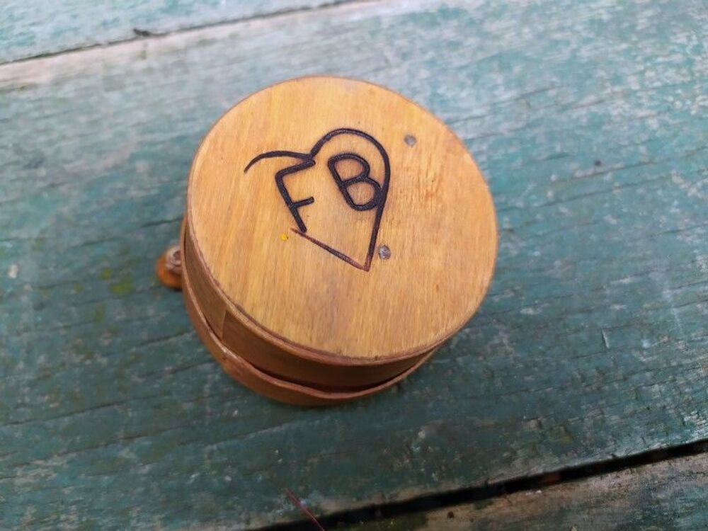 Ancienne Petite Boite &agrave; Musique Bois Peint Fleurs 