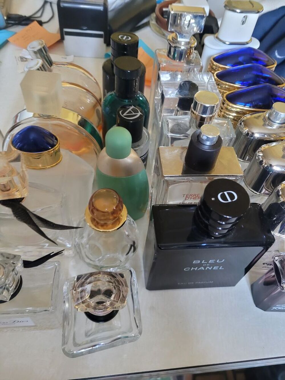 28 FLACONS DIVERS PARFUM DE MARQUE VIDE POUR COLLECTION 