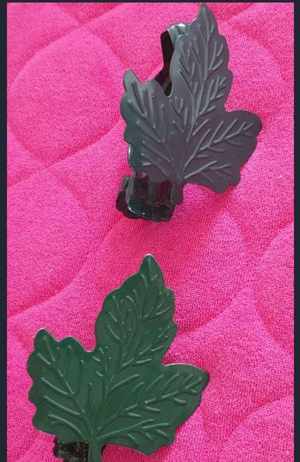 2 pinces &agrave; rideaux vert sapin, en forme de feuille Décoration