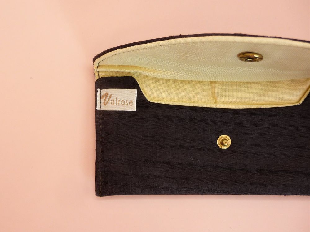 Pochette en Tissu Marron et Ecru avec son Bouton Pression Maroquinerie