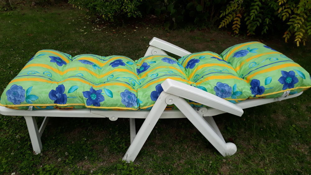 BAIN DE SOLEIL AVEC MATELAS Meubles