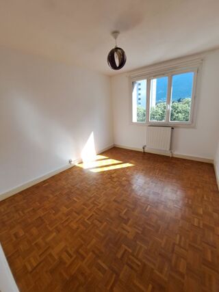  Appartement à louer 3 pièces 70 m²