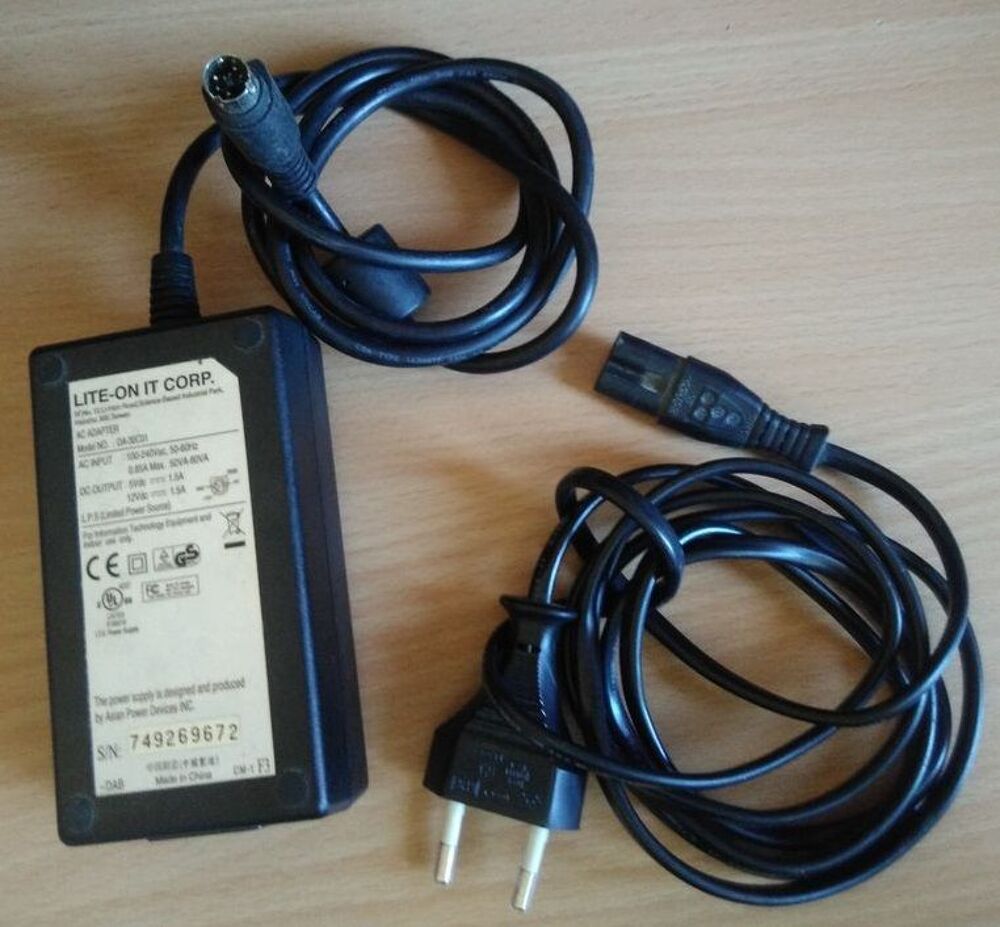 Adaptateur secteur DA-30C01 Matériel informatique