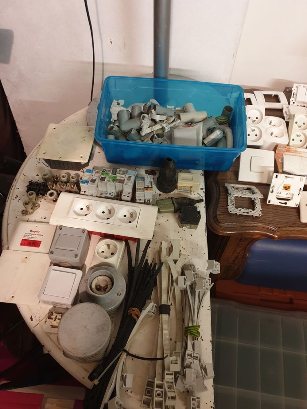 Divers mat&eacute;riels pour &eacute;lectricit&eacute; Bricolage