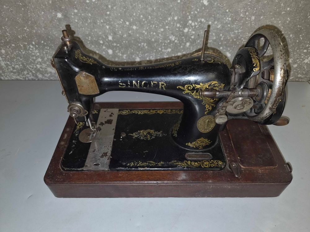 Vieille machine &agrave; coudre 
