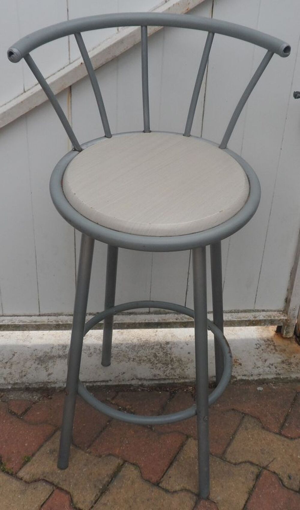2 Chaises hautes m&eacute;tal assise en bois tournant sur roulement Cuisine
