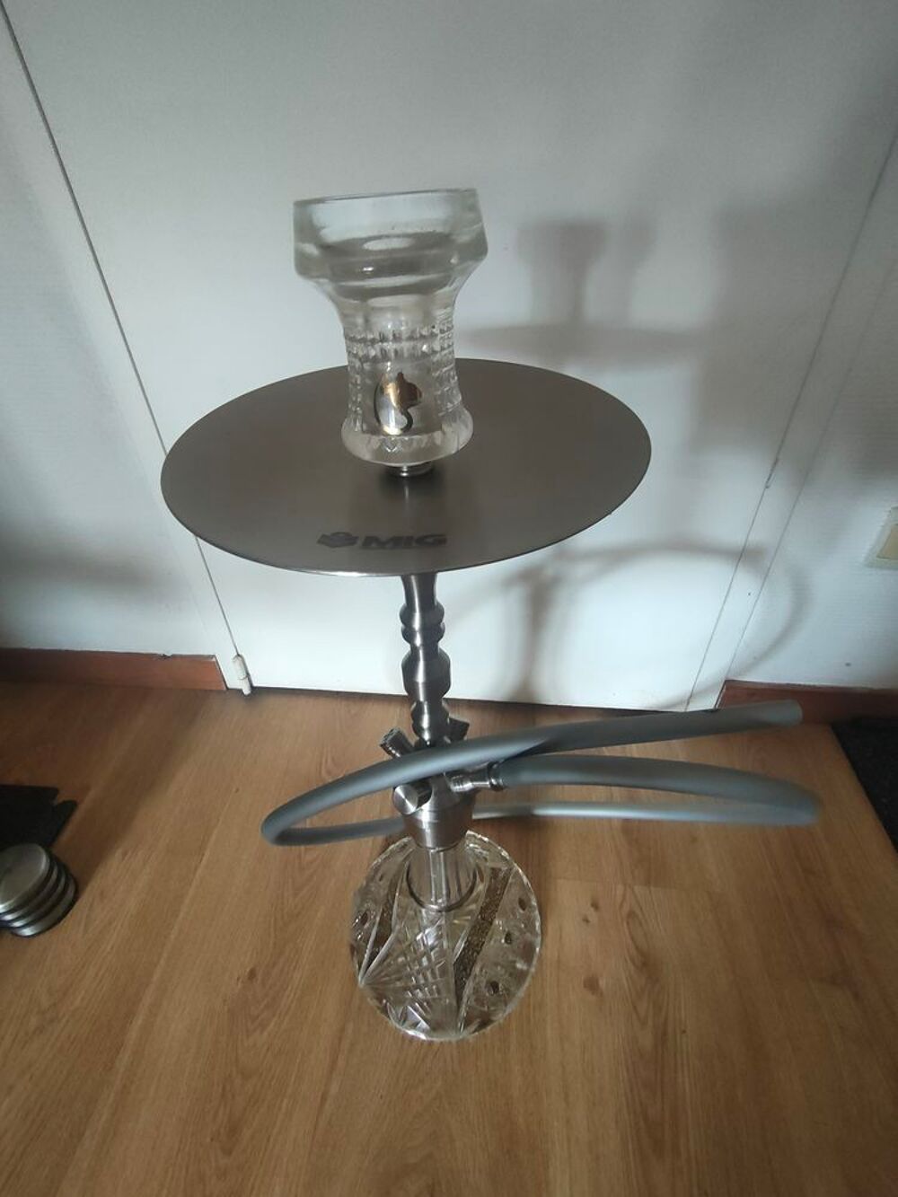 Chicha MIG ARMOUR. une base en verre de boheme travaill&eacute;. Décoration