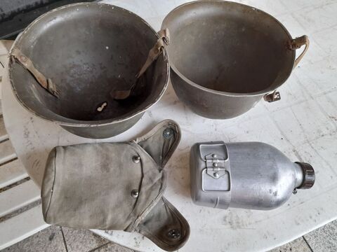 2 casques militaires. 40 Valserhône (01)