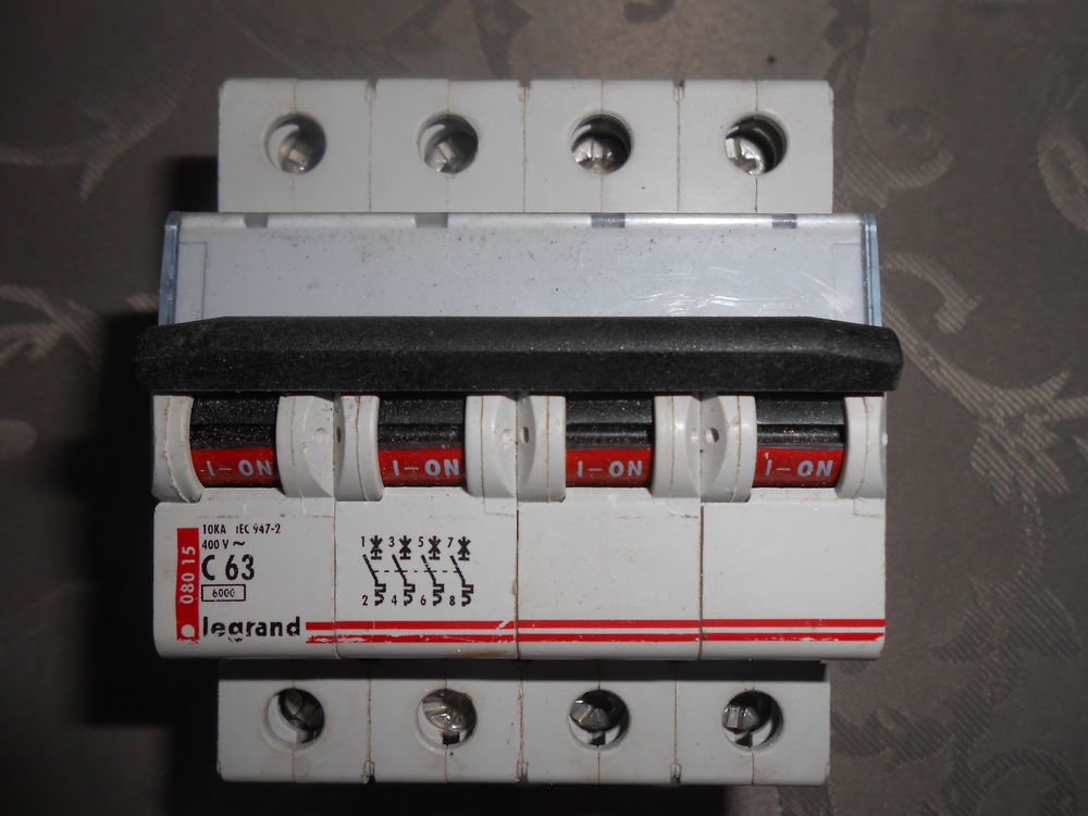 DISJONCTEUR T&Eacute;TRAPOLAIRE 63 A TYPE AC (69) Bricolage