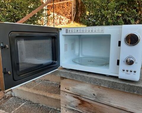 Four mico onde   KIN D'HOME �tat neuf 25 Saint-Sauves-d'Auvergne (63)