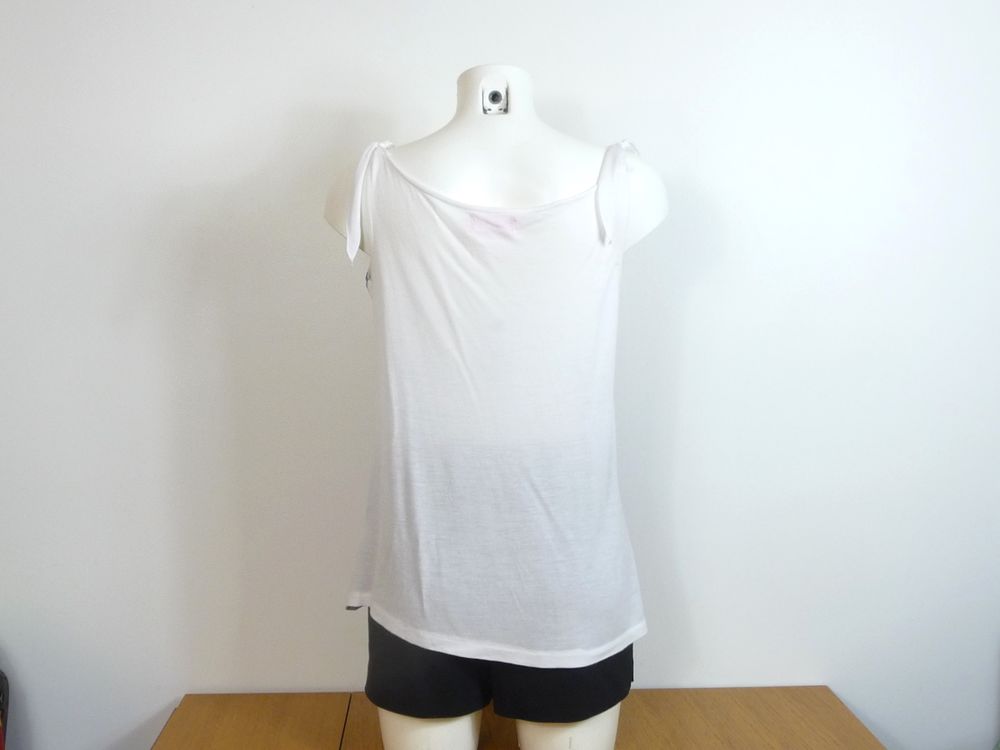 Top/ Tee Shirt Blanc avec sa Fleur Multicolore- Just Love Vêtements