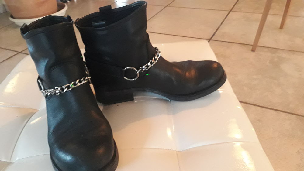 paire de boots Chaussures