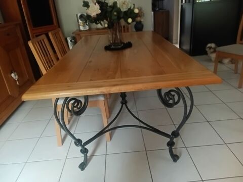 Table salle a manger bois pied acier 250 Saint-Etienne (42)