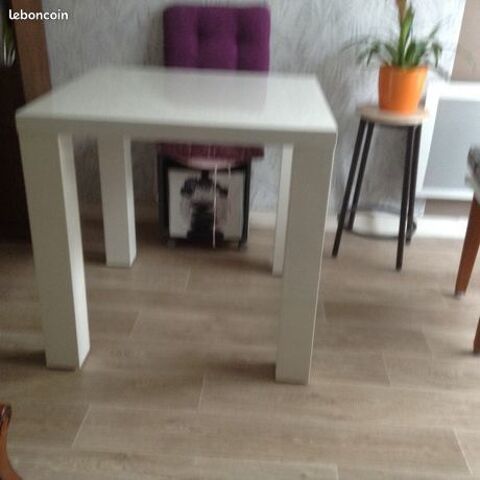 table blanche carre 80X80 25 Malesherbes (45)