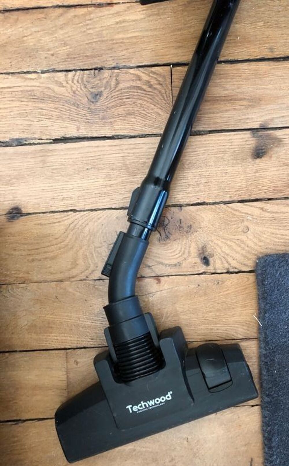 Aspirateur Techwood : brosses + tube t&eacute;lescopique Electroménager