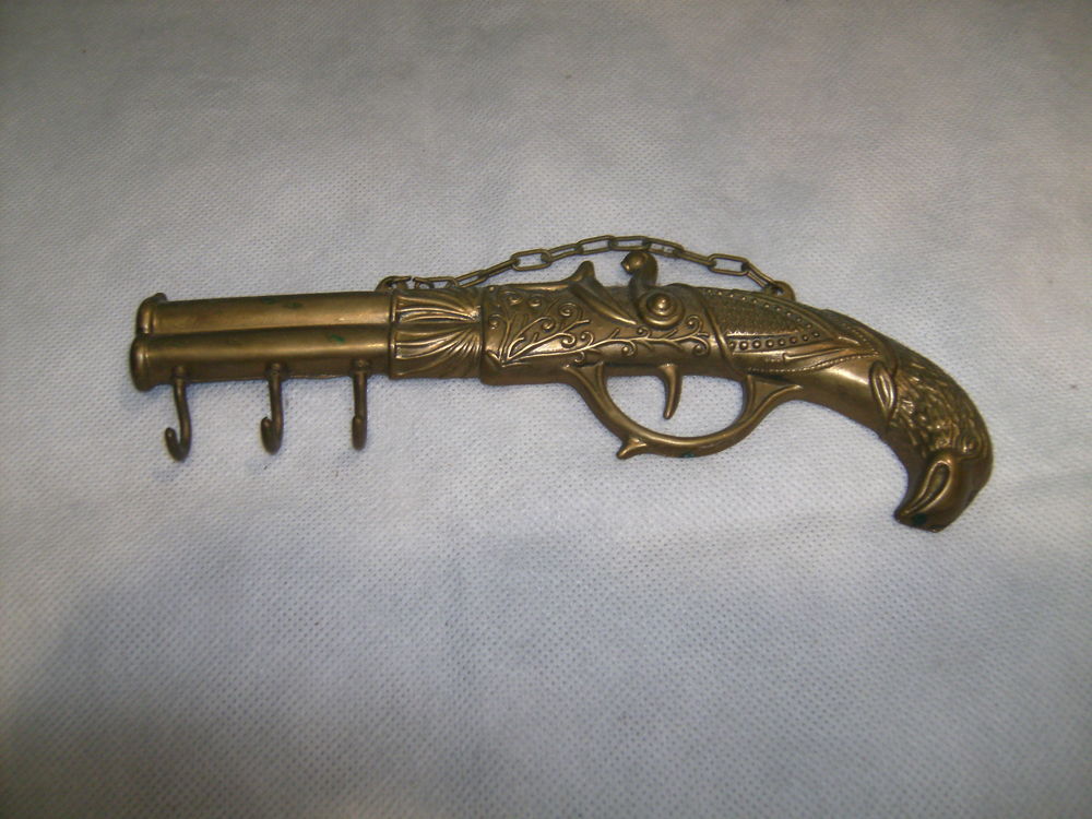 Porte clef en m&eacute;tal en forme de pistolet Dcoration