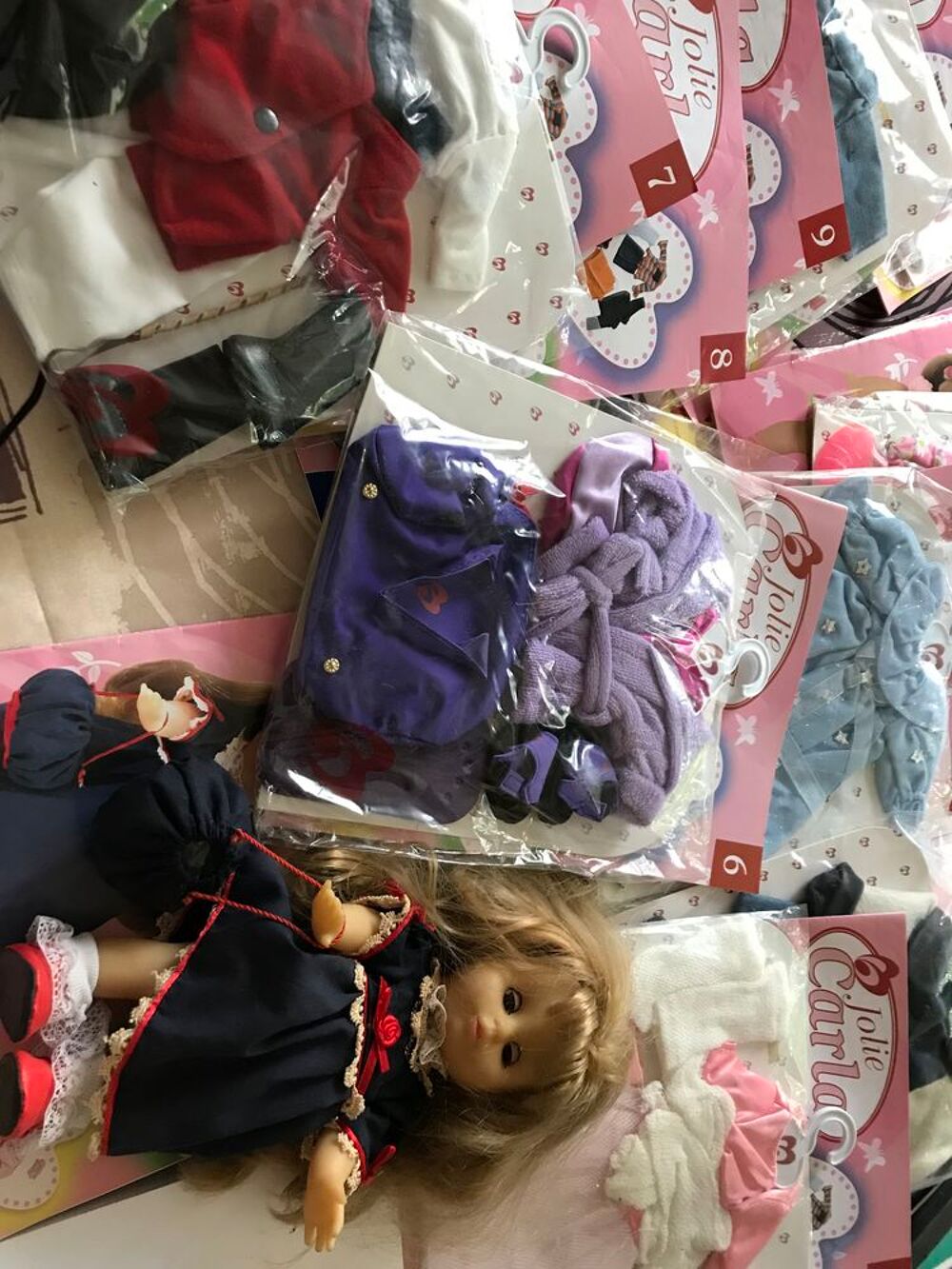 Garde-robe poup&eacute;e Jolie Carla Jeux / jouets