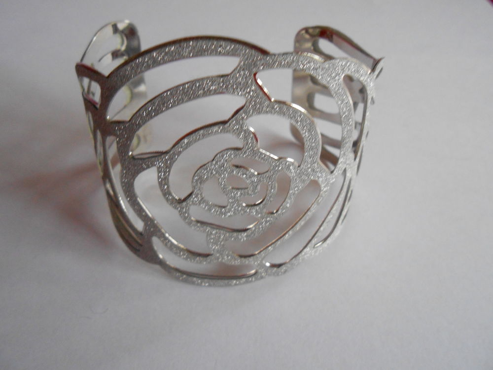 BRACELET Bijoux et montres