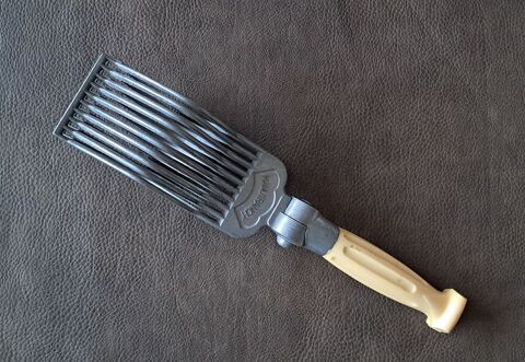 pince  rti coupe viande vintage 
marque manutranche 
12 Carnon Plage (34)