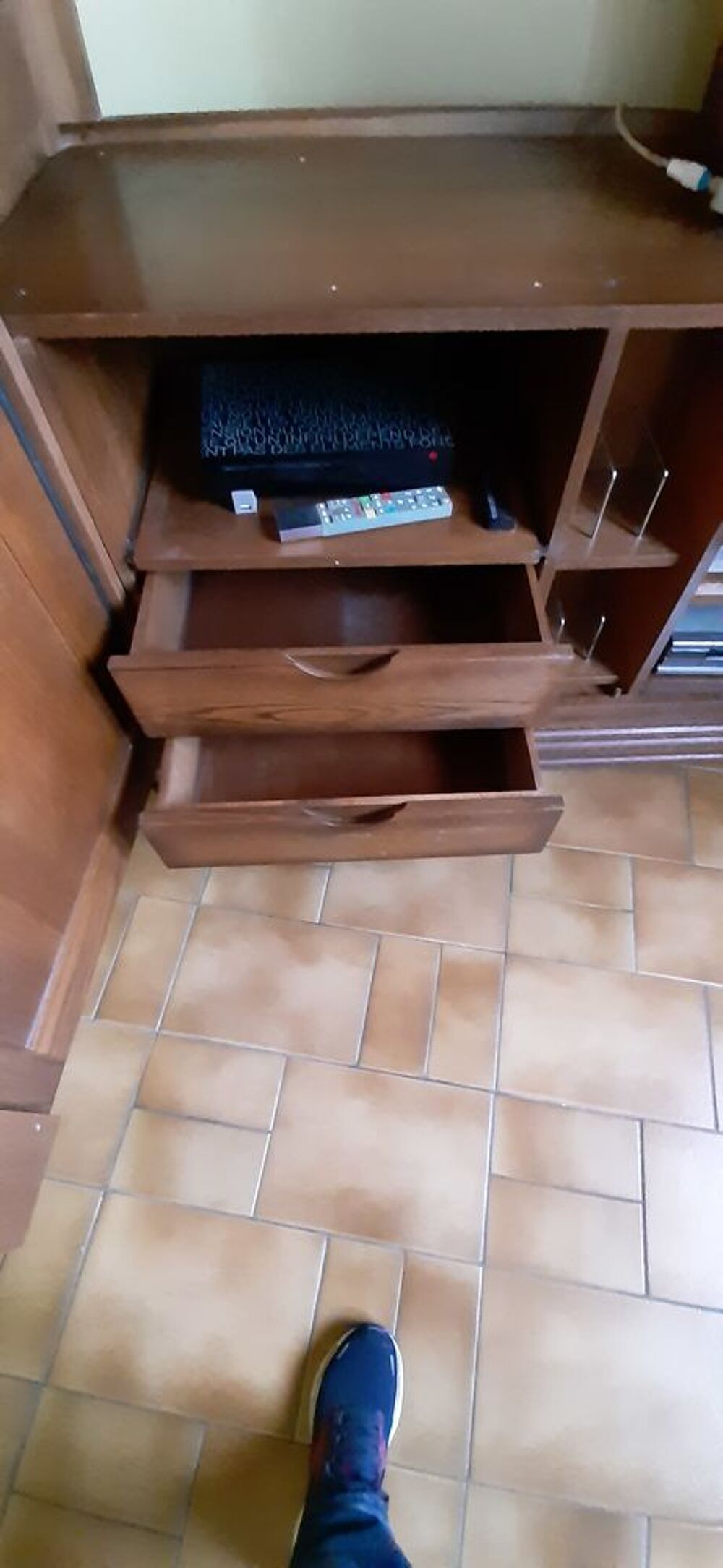 ARMOIRE VIDEO Meubles