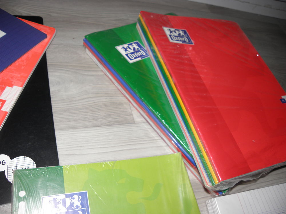 Gros lot de fournitures scolaire neuves Jeux / jouets