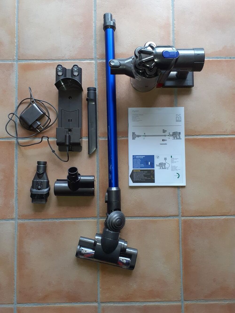 Aspirateur balai DYSON DC45
Electroménager