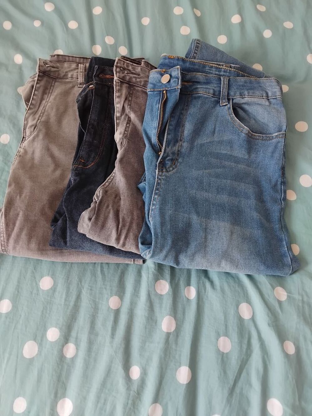 Jeans blouses robes Vêtements