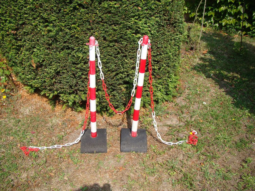 2 poteaux de signalisation SETON + cha&icirc;ne Bricolage