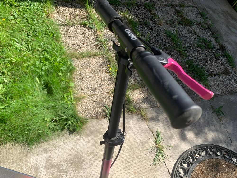 Trottinette Oxelo MID9 rose pliable avec b&eacute;quille + casque - Sports