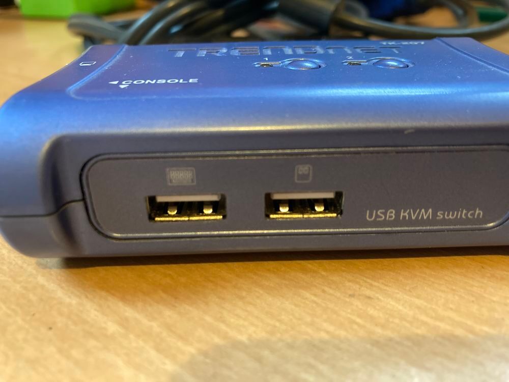 Switch Trendnet 2 ordi-1 ecran TK207 Matériel informatique