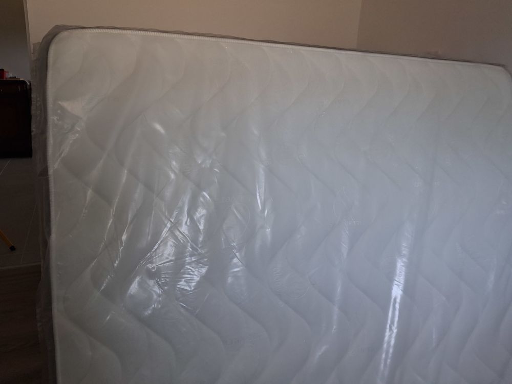 Matelas jamais utilis&eacute;, dans son emballage, 140 x 190cm Meubles