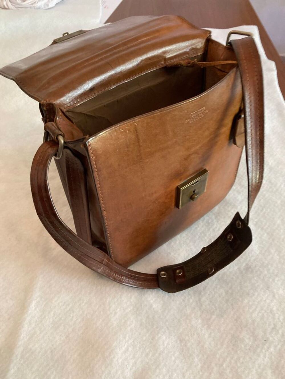 Sac de loisirs en cuir Homme. Maroquinerie