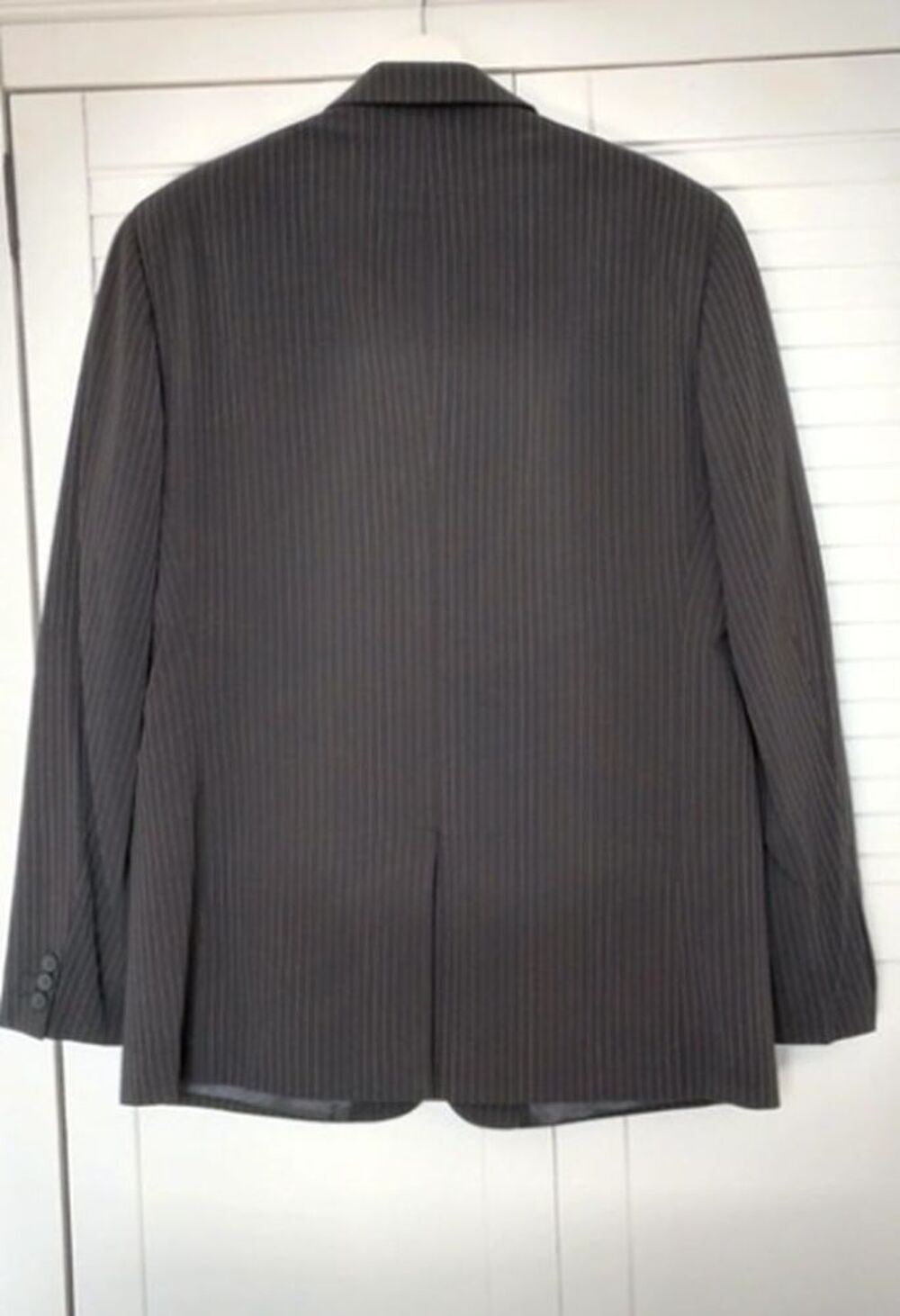 Ensemble de Costume Noir avec de L&eacute;g&egrave;res Rayures Marron Vêtements