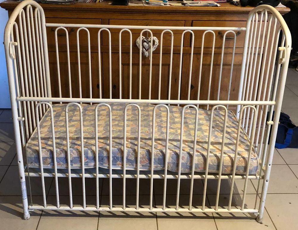 Lit &agrave; barreaux laqu&eacute; blanc
Mobilier enfants