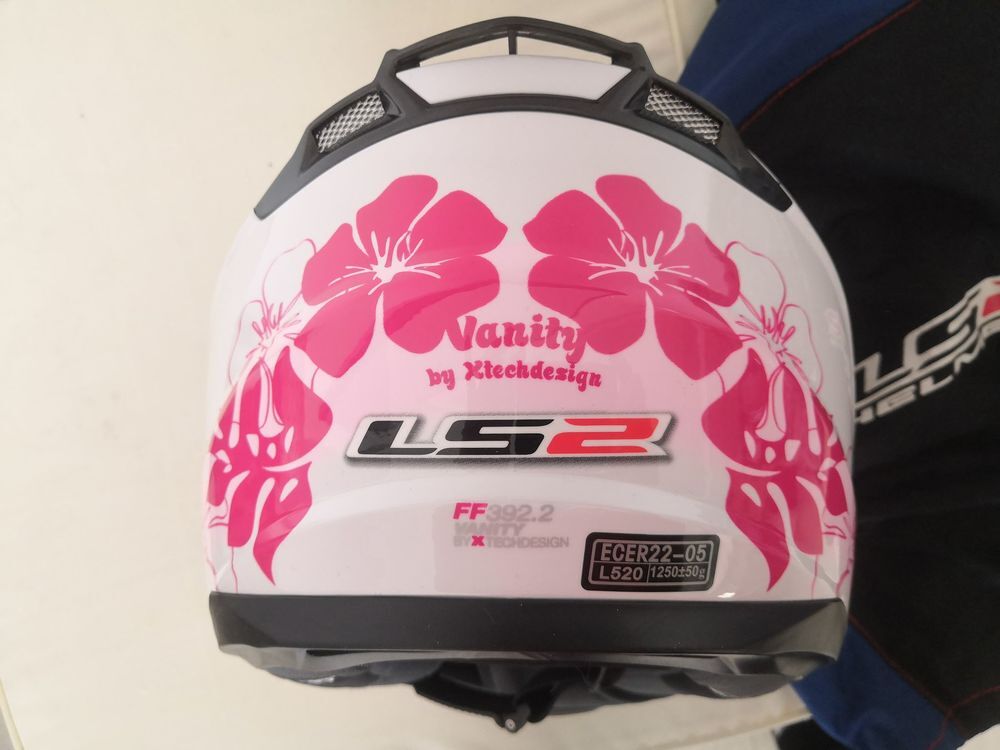 CASQUE GIRLY NEUF AVEC HOUSSE TAILLE L Sports