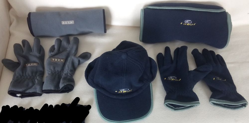 Echarpes, gants taille S, casquette polaire bleu et gris Vêtements