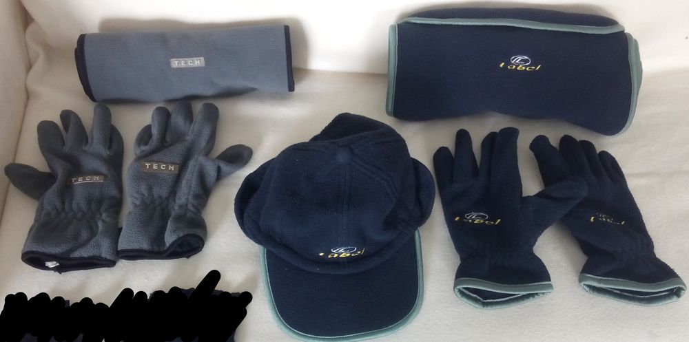 Echarpes, gants taille S, casquette polaire bleu et gris Vtements