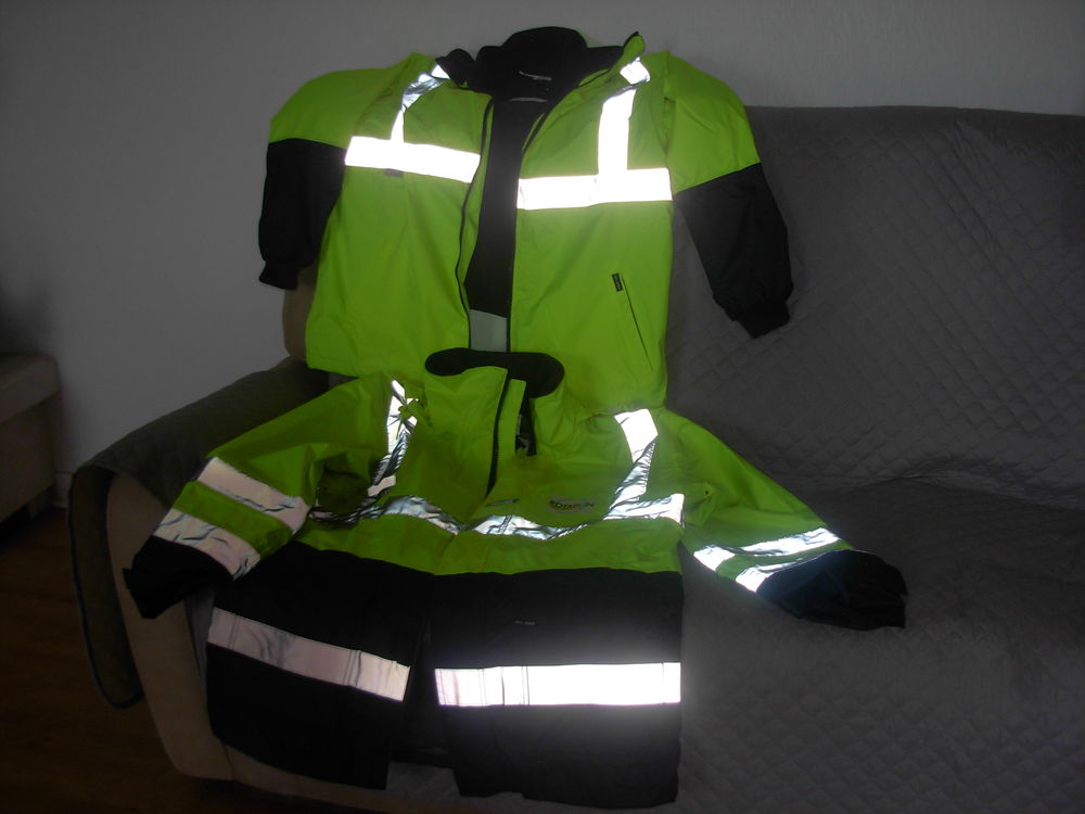 Parka 2 en 1 XL neuves dont 1 veste amovible 100 % polyester Vêtements